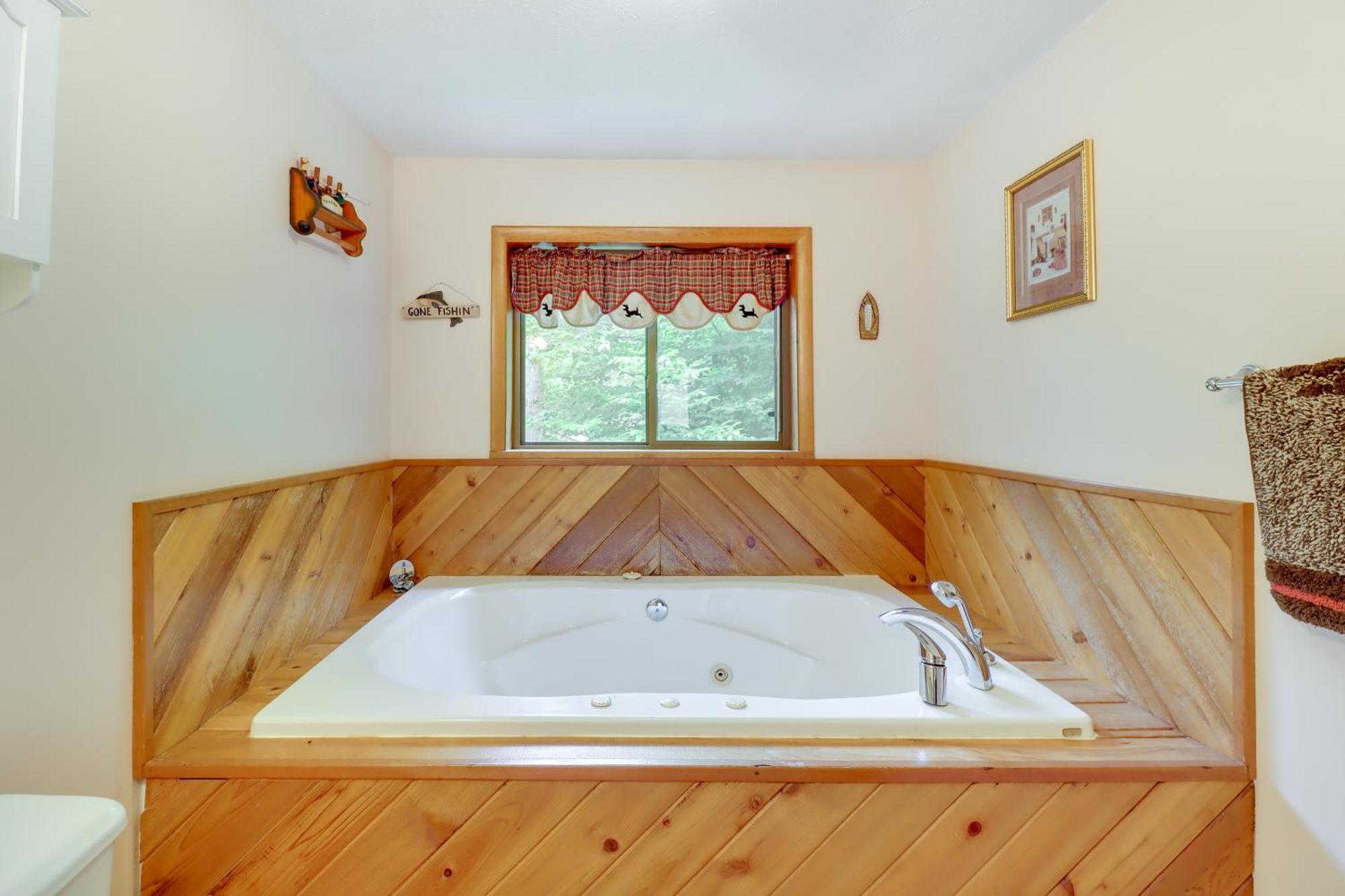 Holiday home Spacious Pocono With Community Amenities!