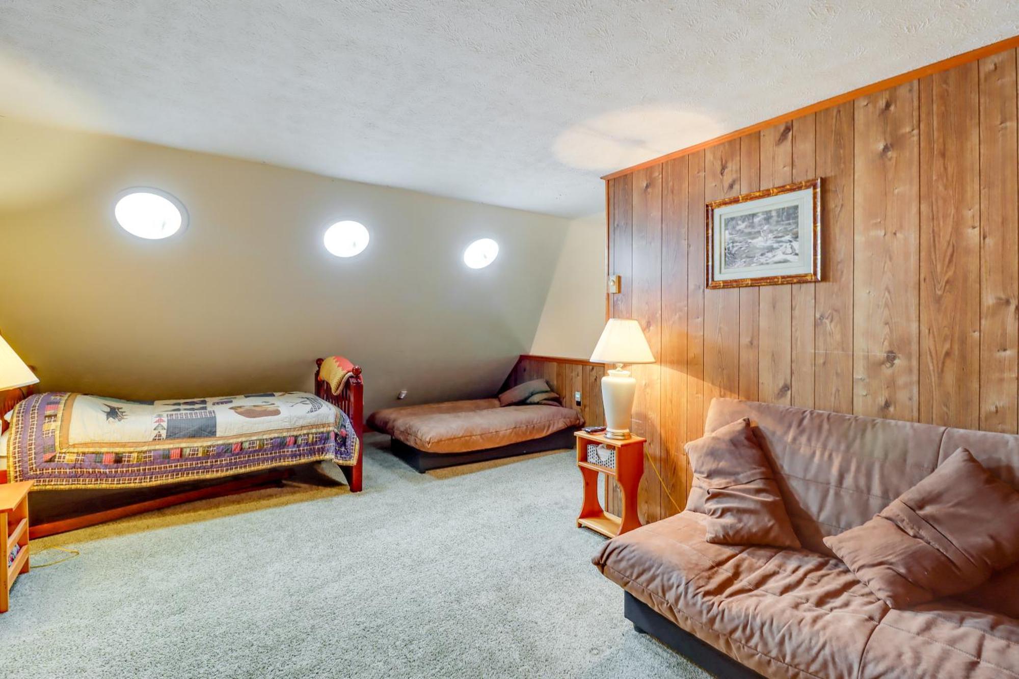Spacious Pocono With Community Amenities! * Pocono Lake