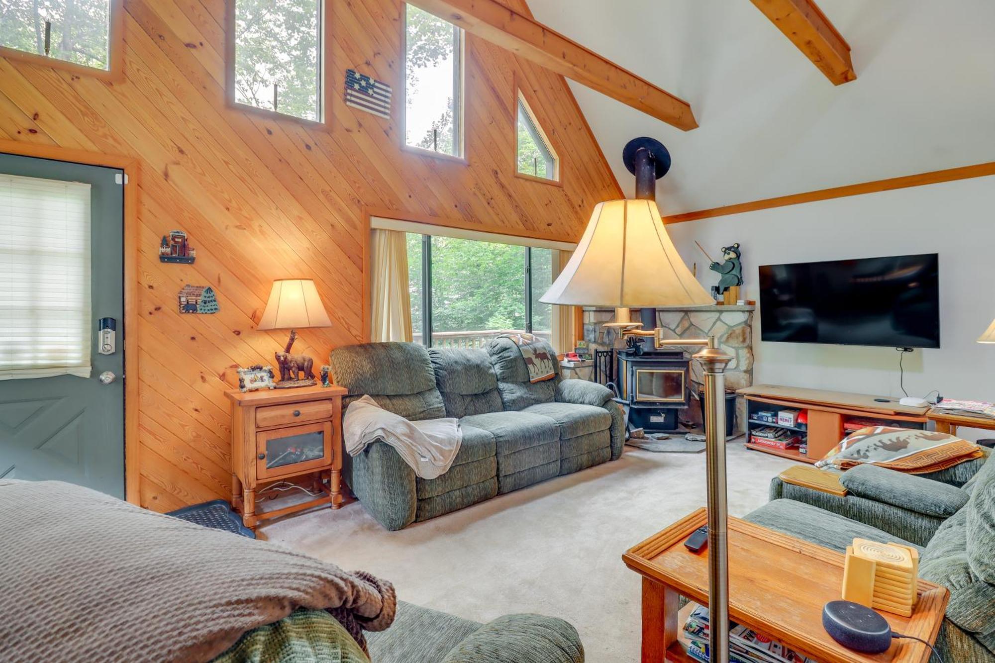 Spacious Pocono With Community Amenities! * Pocono Lake