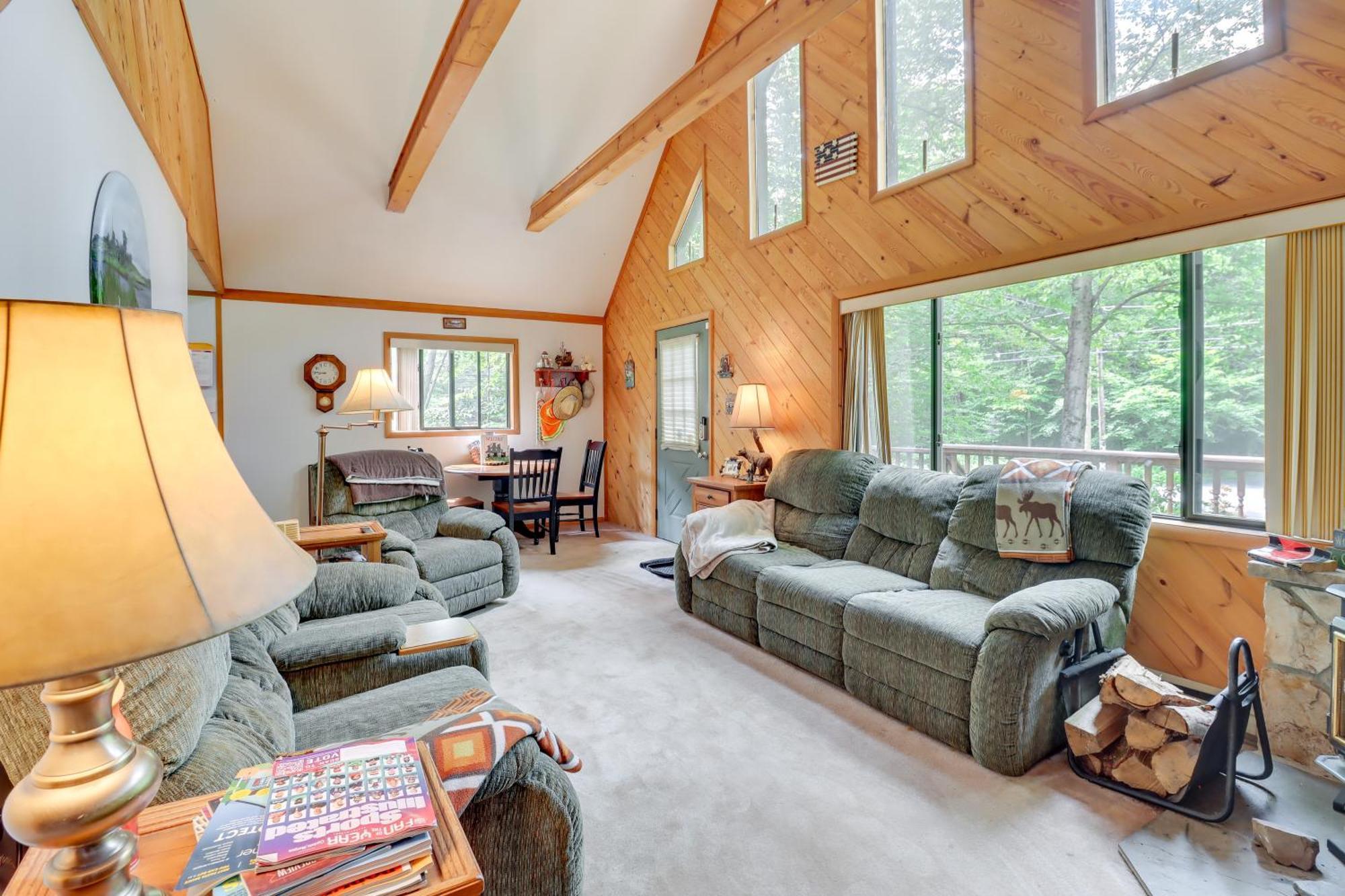 Spacious Pocono With Community Amenities! Holiday home Pocono Lake